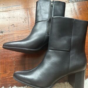 Elegant Black Rockport Women's Ankle Boots